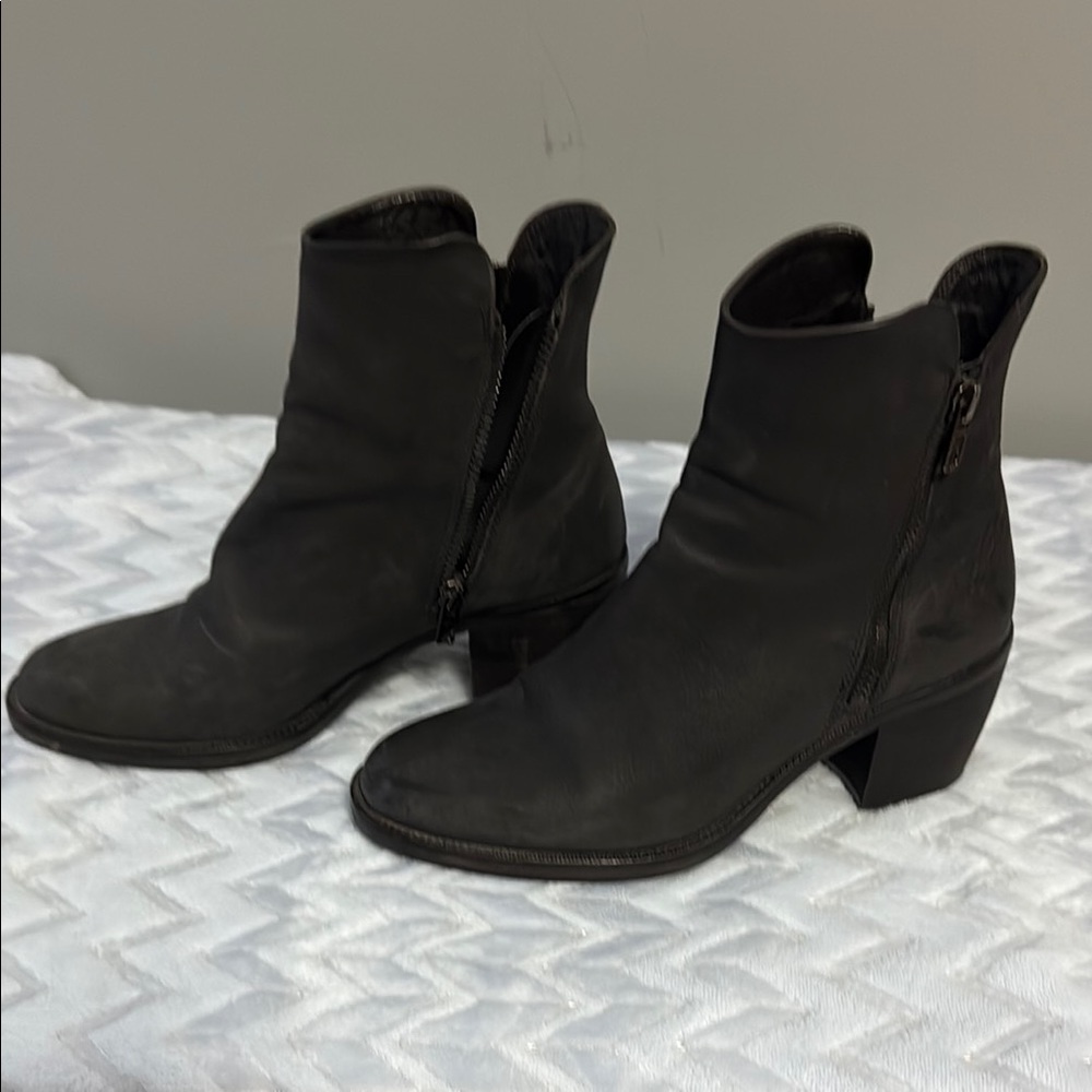 Boemos Italian  Women's Black Ankle Boots